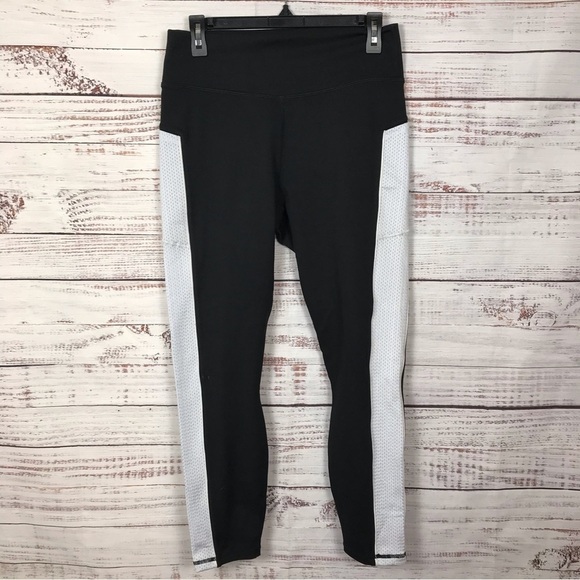 Fabletics Powerhold Black and White Cropped Leggings - Picture 1 of 6